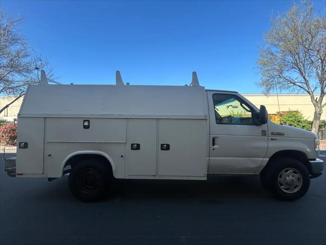 2016 Ford E-350 Cutaway E-350