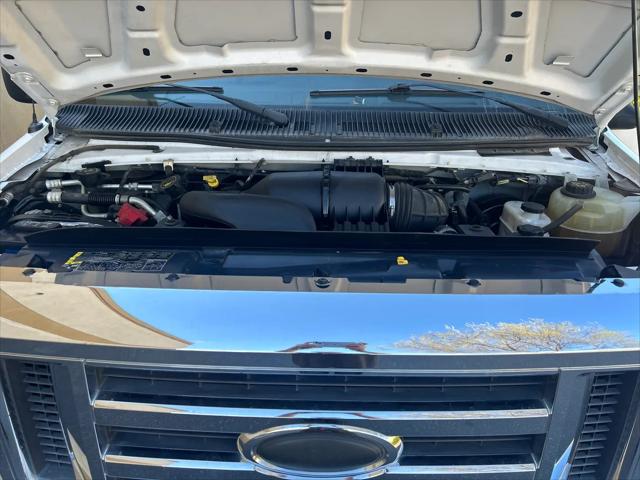 2016 Ford E-350 Cutaway E-350