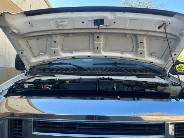 2016 Ford E-350 Cutaway E-350