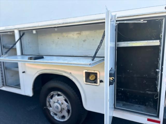 2016 Ford E-350 Cutaway E-350