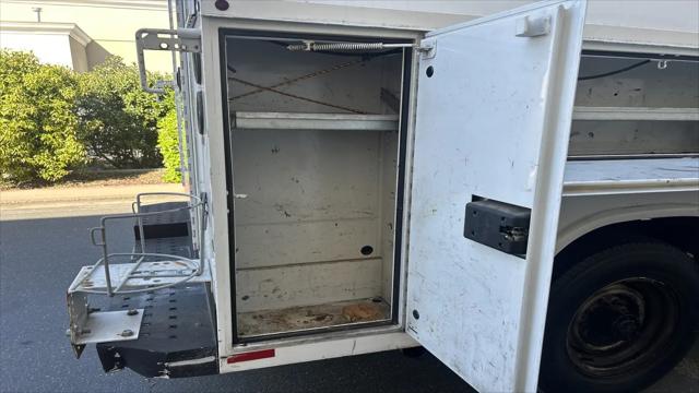 2016 Ford E-350 Cutaway E-350