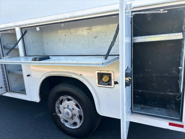 2016 Ford E-350 Cutaway E-350