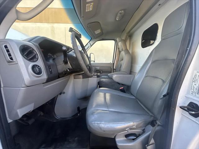 2016 Ford E-350 Cutaway E-350