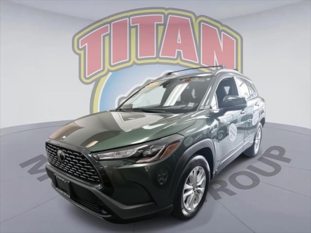 2022 Toyota Corolla Cross LE's photo