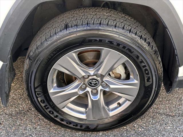 2023 Toyota RAV4 Hybrid XLE [10]