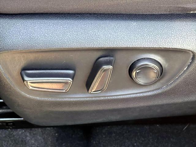 2023 Toyota RAV4 Hybrid XLE [12]