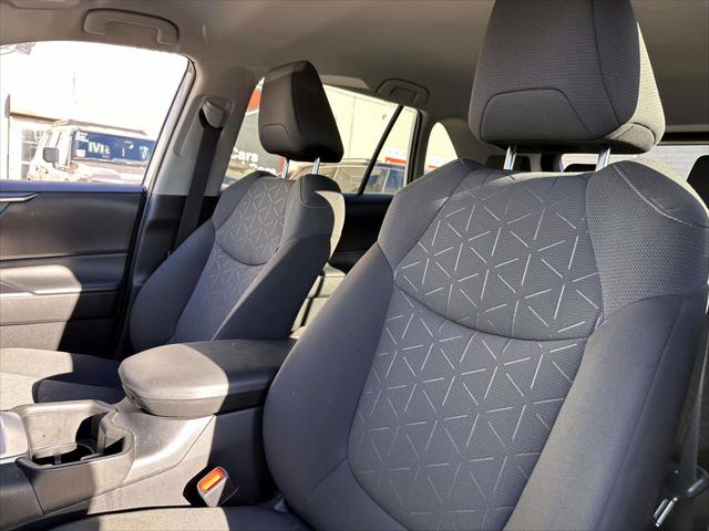 2023 Toyota RAV4 Hybrid XLE [13]