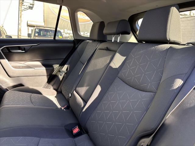 2023 Toyota RAV4 Hybrid XLE [14]