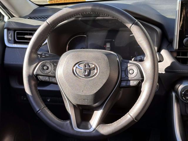 2023 Toyota RAV4 Hybrid XLE [16]