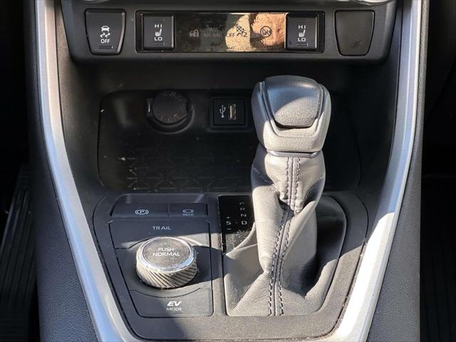 2023 Toyota RAV4 Hybrid XLE [18]