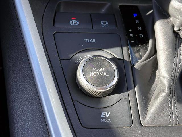 2023 Toyota RAV4 Hybrid XLE [23]