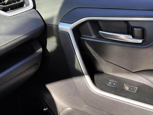 2023 Toyota RAV4 Hybrid XLE [25]