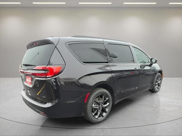 2026 Chrysler Pacifica Select AWD