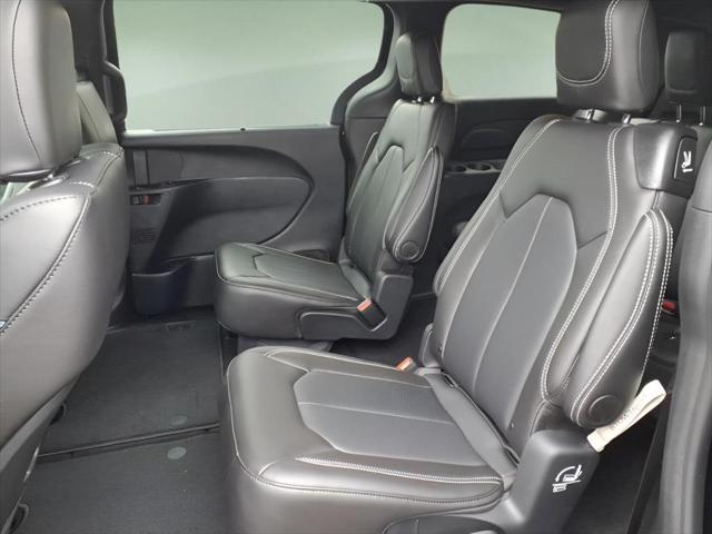 2026 Chrysler Pacifica Select AWD