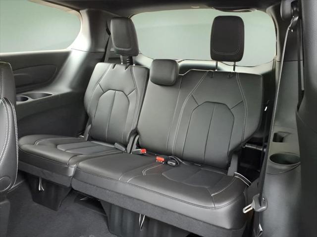 2026 Chrysler Pacifica Select AWD