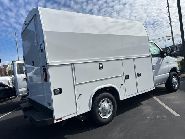 2026 Ford E-350 Cutaway Base