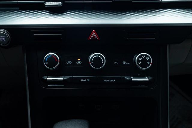 2024 Kia Carnival MPV LX