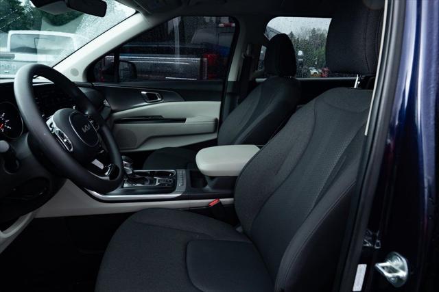 2024 Kia Carnival MPV LX