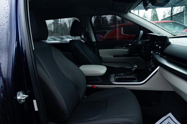 2024 Kia Carnival MPV LX