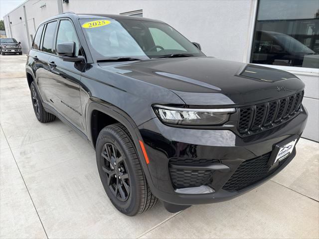 2025 Jeep Grand Cherokee Altitude X 4x4 for sale in Winona, MN