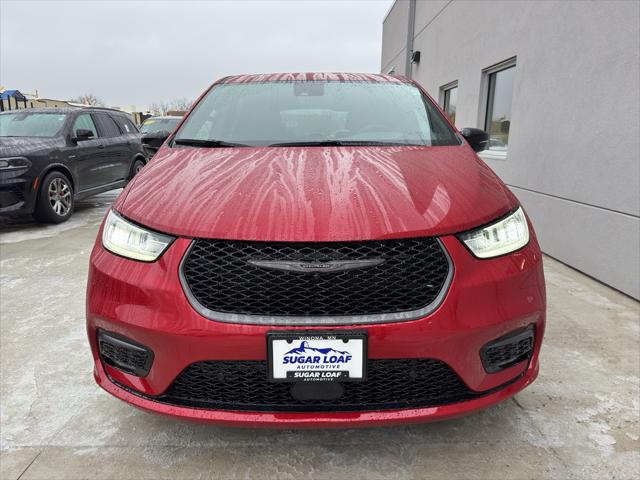 2026 Chrysler Pacifica Select AWD