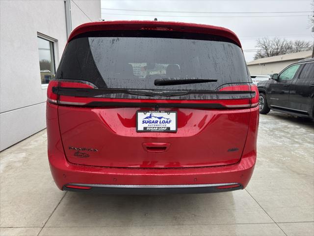 2026 Chrysler Pacifica Select AWD