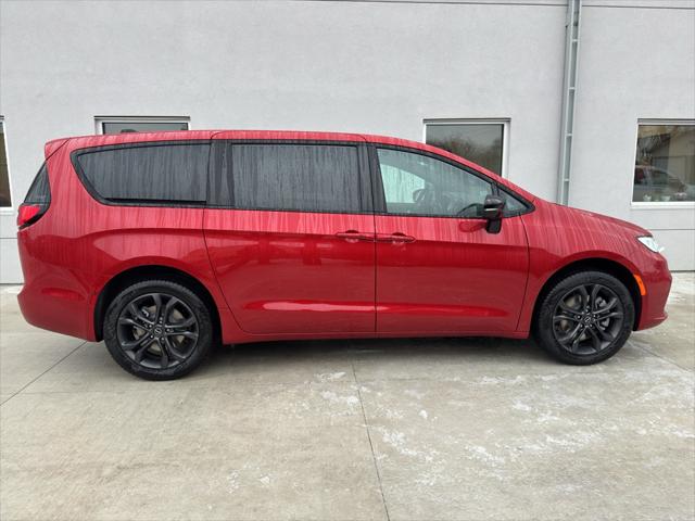 2026 Chrysler Pacifica Select AWD