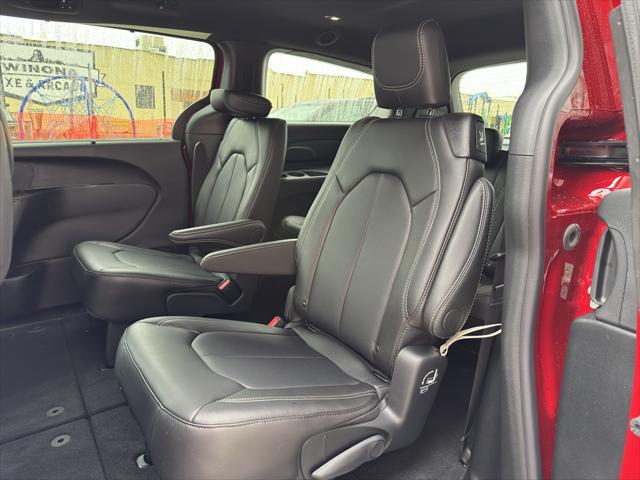 2026 Chrysler Pacifica Select AWD
