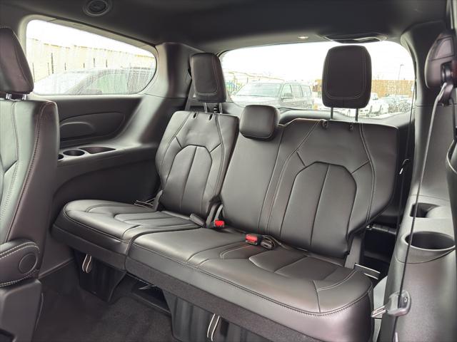 2026 Chrysler Pacifica Select AWD