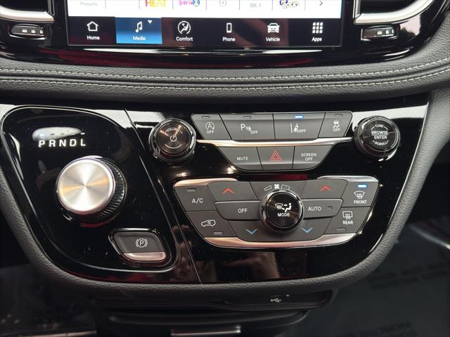 2026 Chrysler Pacifica Select AWD