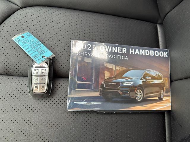 2026 Chrysler Pacifica Select AWD
