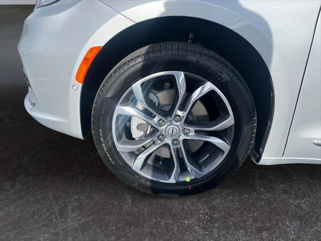 2026 Chrysler Pacifica Pinnacle AWD