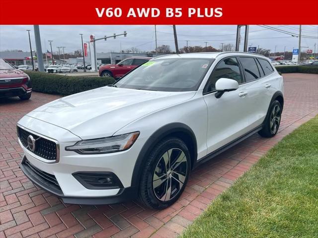 2025 Volvo V60 Cross Country B5 Plus for sale in Toledo, OH