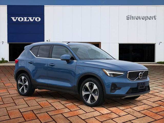 2025 Volvo XC40 B5 Plus Bright Theme 2025 Volvo XC40 B5 Plus Bright Theme