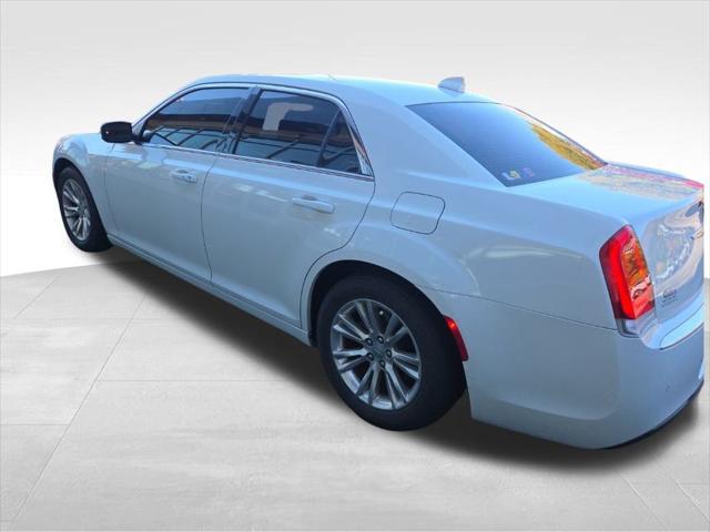 2021 Chrysler 300 Touring L