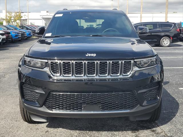 2025 Jeep Grand Cherokee GRAND CHEROKEE LAREDO 4X4