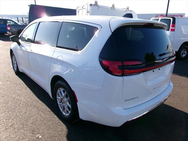 2024 Chrysler Pacifica Touring L 2024 Chrysler Pacifica Touring L
