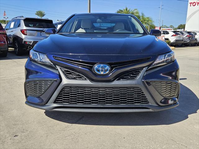 2022 Toyota Camry SE Hybrid