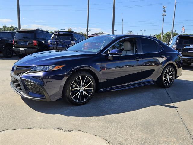 2022 Toyota Camry SE Hybrid