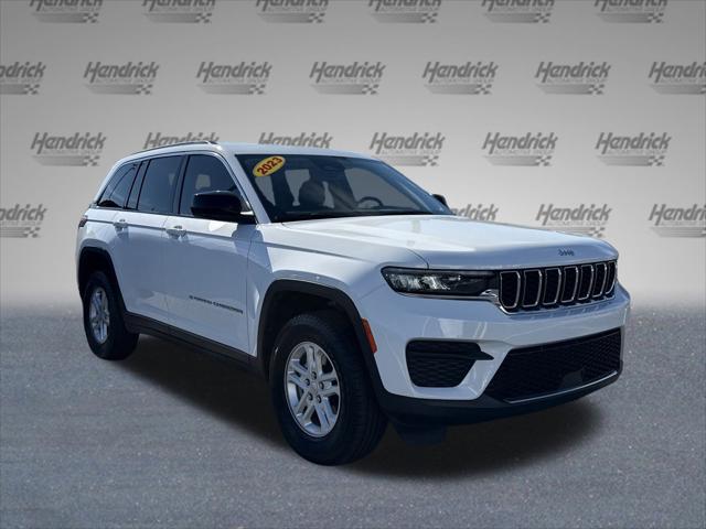 2023 Jeep Grand Cherokee Laredo 4x2