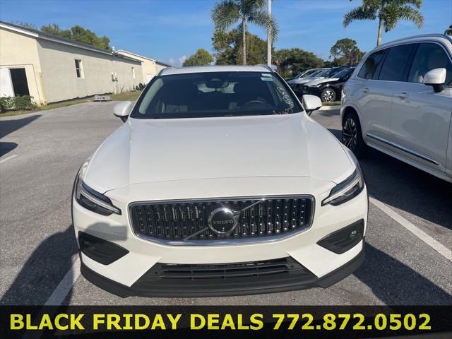 2025 Volvo V60 Cross Country B5 Plus