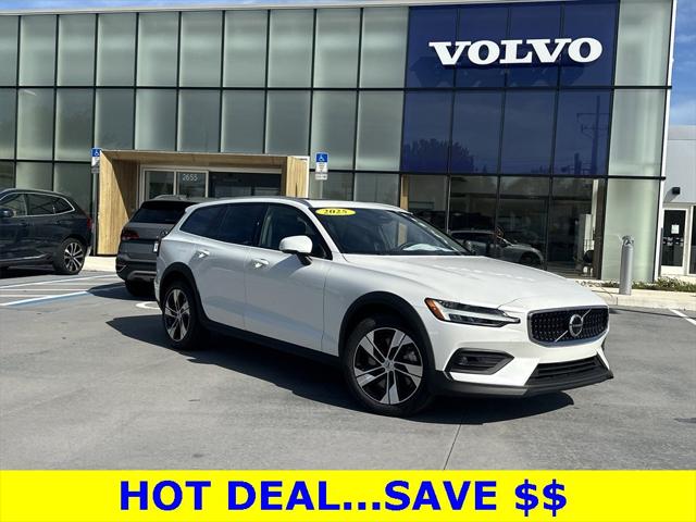 2025 Volvo V60 Cross Country B5 Plus