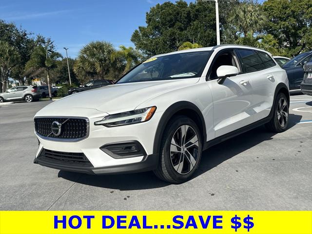 2025 Volvo V60 Cross Country B5 Plus