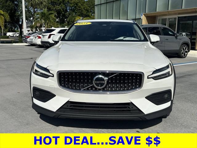 2025 Volvo V60 Cross Country B5 Plus