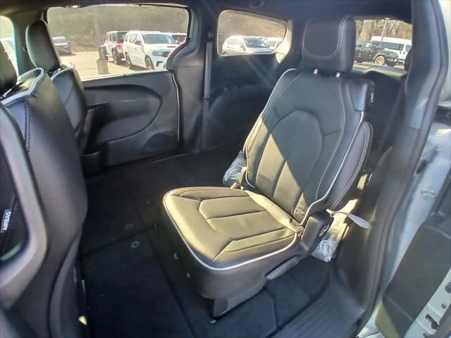 2026 Chrysler Pacifica Limited AWD