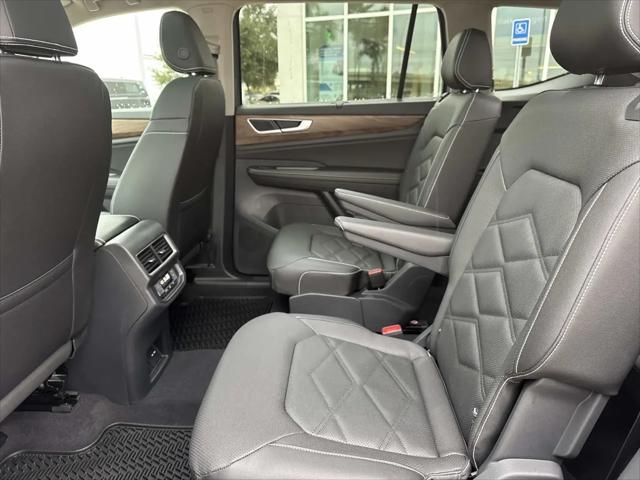 2026 Volkswagen Atlas SE with Technology