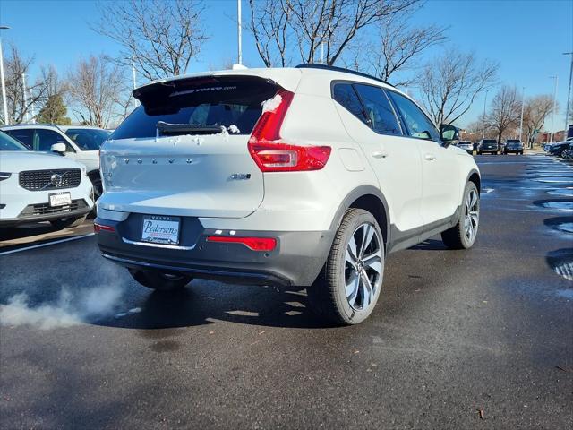 2026 Volvo XC40 Ultra, B5 AWD Gas (mild hybrid), Dark