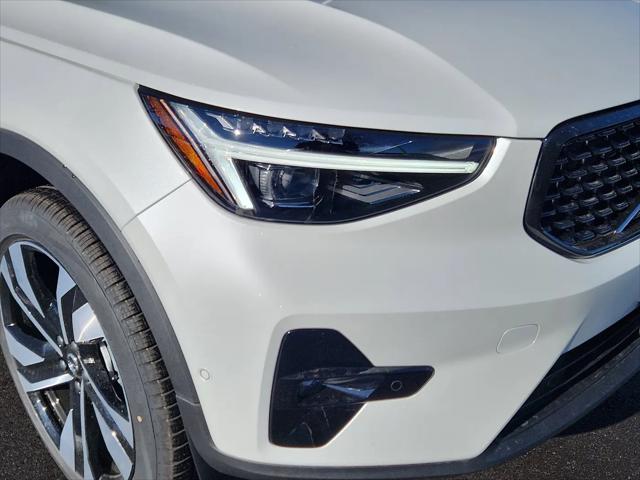 2026 Volvo XC40 Ultra, B5 AWD Gas (mild hybrid), Dark