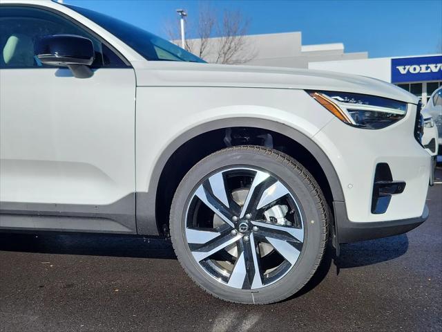 2026 Volvo XC40 Ultra, B5 AWD Gas (mild hybrid), Dark