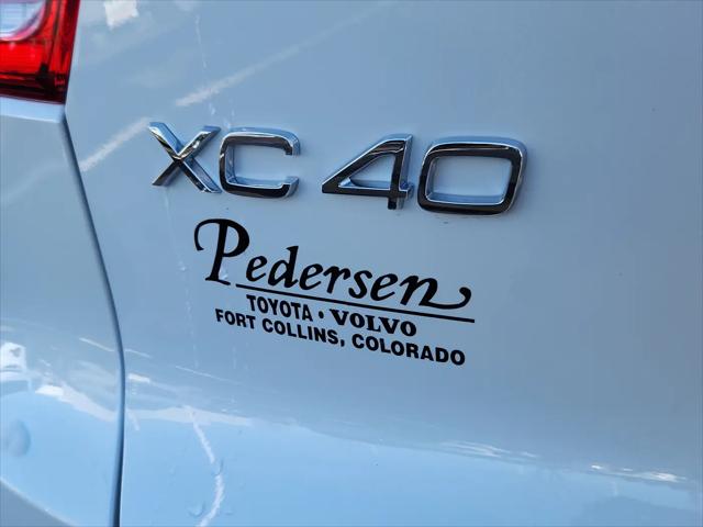 2026 Volvo XC40 Ultra, B5 AWD Gas (mild hybrid), Dark